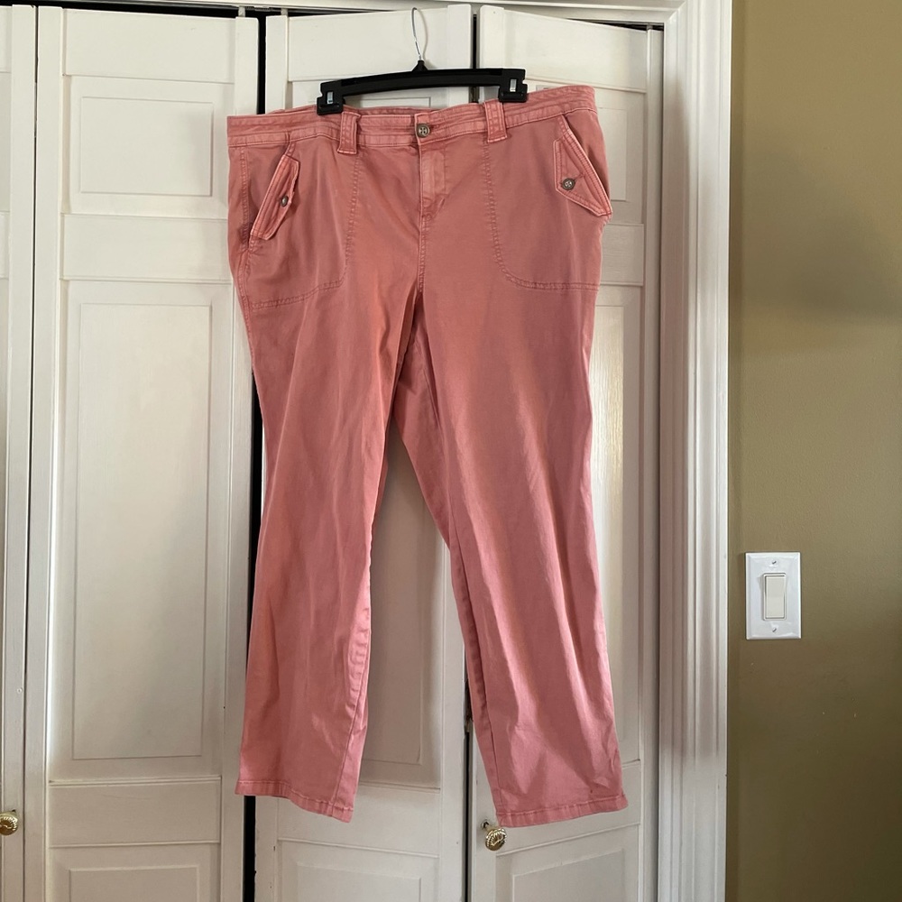 Women’s crop pink Torrid cargos